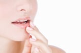 4 mẹo làm mặt nạ ủ môi tại nhà giúp đôi môi mềm mịn, căng mọng