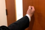 3 người này bỗng dưng đến nhà, tai họa ập đến, sóng gió khôn lường