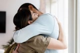 Phụ nữ khi ngoại tình, tòm tem trai lạ, đa phần đều nhắm đến 3 kiểu 'người quen' sau