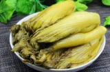 Muối dưa cải đừng cho nước đun sôi để nguội: Làm theo cách này dưa giòn, vàng ươm chỉ sau 1 đêm