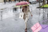 Phong thủy cho phụ nữ: Đừng mang túi xách tay phải, phụ nữ giàu thường mang bên trái, lý do nhiều người chưa biết