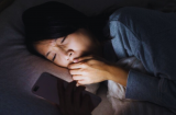Dân gian có câu: 'Nửa đêm không được nhìn đồng hồ, không uống nước', vì sao lại thế?