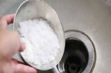 Đổ muối xuống đường ống thoát nước, tác dụng kỳ diệu, nhà nhà đua nhau học theo