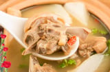Hầm xương theo cách này nước trong veo, thơm ngọt không biết thật phí