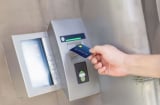 Nhân viên ngân hàng nhắc bạn rút tiền tại cây ATM phải làm điều này kẻo mất tiền lại còn họa sát thân