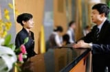 Vì sao nhân viên trẻ đẹp sẵn lòng làm lễ tân ở khách sạn với mức lương thấp?