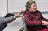 Về già cha mẹ ''giả vờ'' 3 vấn đề này mới là khôn ngoan, con cháu trưởng thành