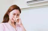 Điều hòa vừa bật đã có mùi hôi khó chịu? Làm ngay việc này là xử lý nhanh gọn, không cần gọi thợ