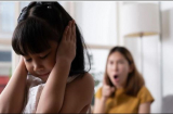 Dấu hiệu của người mẹ ái kỷ, thương con thì ít mà hại con thì nhiều, tương lai túng quẫn