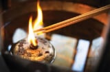 Khung giờ vàng để thắp hương ngày 1/6 Âm lịch, Tổ Tiên ưng bụng, tiền tài gõ cửa