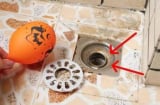 Chỉ với một quả bóng bay: Mẹo thoát nước sàn nhà không còn mùi hôi, ai cũng làm được!
