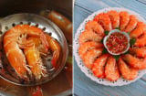 Luộc tôm cùng nắm lá này, tôm lên màu đỏ au, thịt ngọt thơm