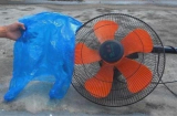 Mẹo làm sạch bong quạt điện chỉ trong vòng 1 phút, mà không cần tháo rời