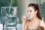 4 sai lầm khi uống nước gây hại sức khỏe gan thận của bạn: Đặc biệt kiểu thứ 2