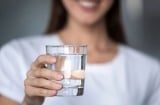 Có 2 thời điển không nên uống nước, kẻo đường huyết tăng cao