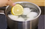 Cho thêm 1 lát chanh vào nồi luộc trứng sẽ giúp ích bất ngờ