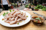 Cách luộc tai lợn trắng giòn, không hôi chỉ trong 30 phút tại nhà