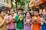 Thói quen uống trà sữa của trẻ có thể gây hại thận, dấu hiệu này dễ bị bỏ qua