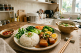 Thực phẩm giữ ấm trong nồi cơm điện: Lợi hay hại, nhiều người vẫn hiểu sai