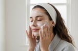 Da dầu mùa hè: 3 nguyên tắc giúp kiểm soát bóng nhờn và hạn chế nổi mụn