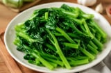 Vì sao rau luộc dễ mất màu, chuyển xanh sang vàng úa? Mẹo đơn giản giúp rau xanh mướt, để lâu vẫn đẹp mắt
