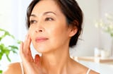 Từ tuổi 40: Phụ nữ chăm da mặt căng mịn mà quên 2 vùng này thì vẫn lộ tuổi tác