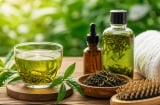 Cách dùng trà xanh đúng có thể hỗ trợ ngăn tóc bạc sớm, giảm rụng tóc và giúp tóc khỏe hơn