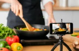 Vì sao nhiều người thích xem video nấu ăn dù không hề vào bếp?