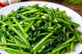 Xào rau theo cách này, rau giòn xanh mướt, nhìn là muốn ăn