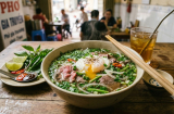 Tại sao nhiều người thích ăn phở với trứng trần?