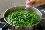 Luộc rau nên mở vung hay đậy vung mới đúng? Hóa ra tất cả chúng ta đều làm sai hết