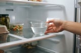 Tại sao bạn nên đặt một bát giấm vào tủ lạnh?
