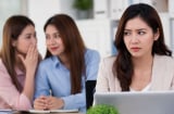 Đồng nghiệp có những biểu hiện này, hãy cẩn trọng khi làm việc cùng: Đừng quá cả tin kẻo tự rước rắc rối