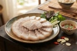 Luộc thịt nên mở vung hay mở vung mới đúng: 10 nhà thì 9 nhà làm sai hết cả