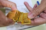 Giá vàng hôm nay (13/7): Vàng thế giới bất ngờ lao dốc, SJC và vàng nhẫn đứng trước nguy cơ giảm mạnh