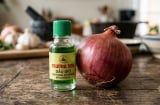 Nhỏ vài giọt dầu gió vào hành tây, rắc rối cực lớn trong nhà biến mất tức thì!
