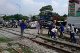 Vụ tàu đâm ô tô khiến 7 người thương vong: Người gác chắn đường tàu cho biết gì?