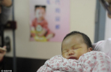Điểm tin mới 25/03: Bé trai vừa chào đời đã '18 tuổi' khiến nhiều người ngạc nhiên