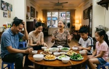 Mẹ chồng liên tục “xì hơi” trong bữa cơm, nàng dâu xử lý thế nào để không mất hòa khí?