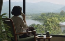 Phụ nữ sống một mình: Tự do rong ruổi và rủi ro tuổi xế chiều
