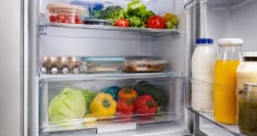 3 vị trí trong tủ lạnh tưởng sạch nhưng lại là “ổ tích tụ” vi khuẩn nhiều người bỏ quên
