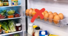 Cất trứng trong tủ lạnh, để cánh tủ là sai. Hãy nhớ 'vị trí vàng' dưới đây