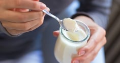 4 nhóm người không nên ăn sữa chua: Đó là ai?