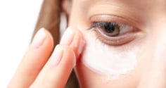 5 bài tập massage mắt đơn giản giúp giảm bọng mắt và mang lại vẻ ngoài tươi tắn hơn