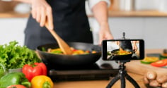 Vì sao nhiều người thích xem video nấu ăn dù không hề vào bếp?