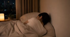 Vì sao nhiều người thích nằm ngủ sát tường? Thói quen này tiết lộ điều gì?