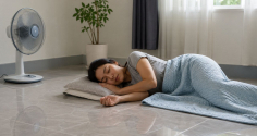 Mùa hè nằm ngủ dưới sàn nhà: Muốn thoải mái mà không hại thân thì đừng bỏ qua 5 điều quan trọng này