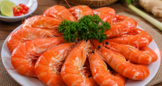 Cách luộc tôm đỏ au, thơm ngon không tanh: Bí quyết tưởng đơn giản nhưng nhiều người làm sai