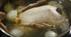 Luộc vịt cho thêm thứ này hết hôi, thịt mềm ngọt