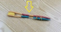 Lấy 2 bàn chải đánh răng cũ buộc vào nhau: Mẹo vặt đơn giản giải quyết rắc rối nhà nào cũng gặp phải